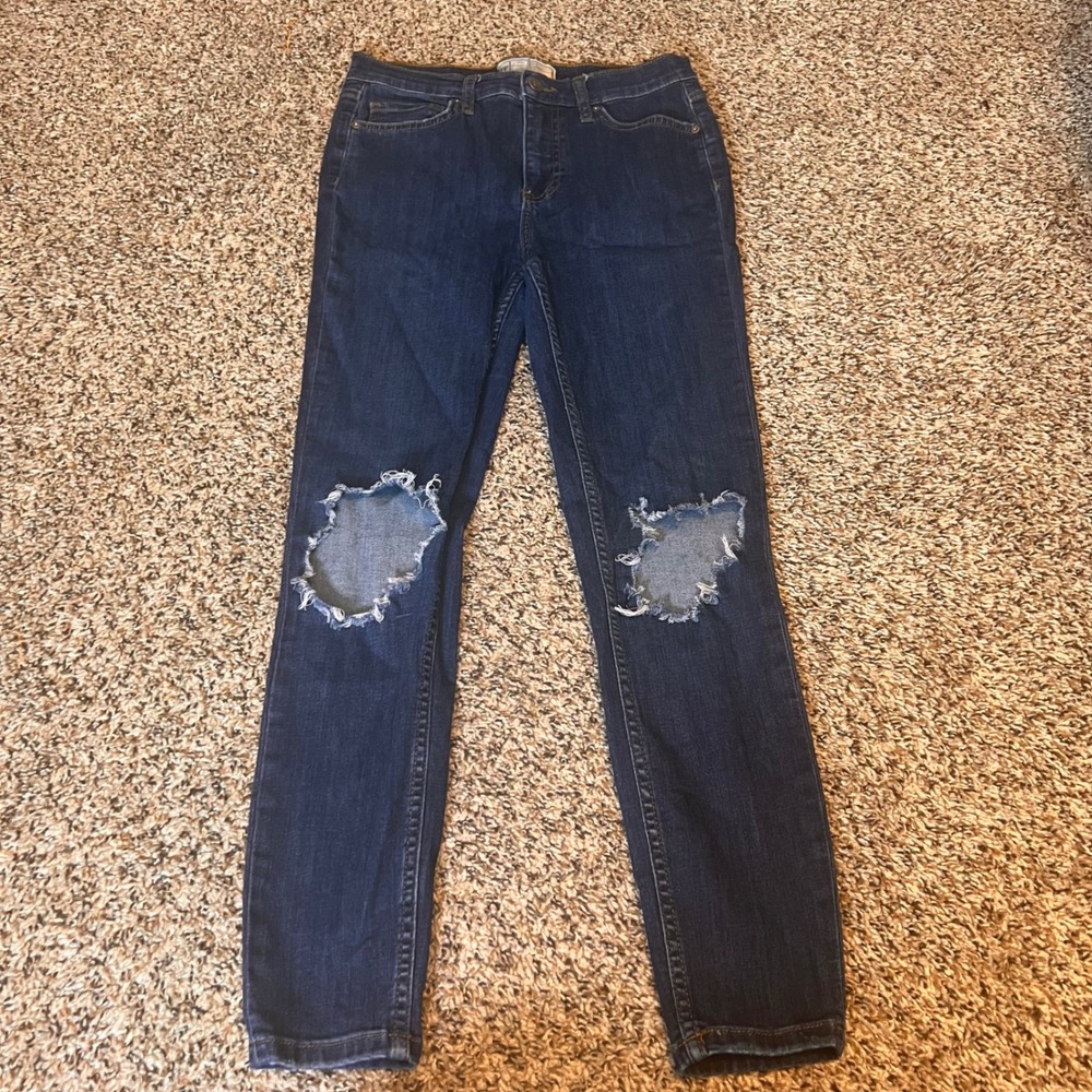 Free People Distressed Skinny Jeans Size 27 Ripped Knee Dark Wash‎ Denim